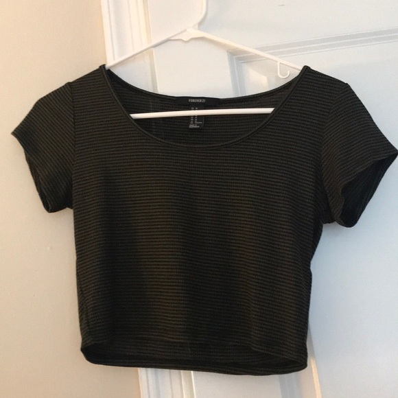 Crop top. - Picture 2 of 2
